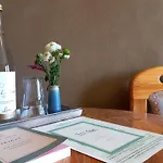 Triskele Haus - Oekologisches Gaestehaus Der Heilstaette Strelitz Hotel