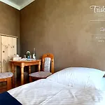 Hotel Triskele Haus - Oekologisches Gaestehaus Der Heilstaette Strelitz