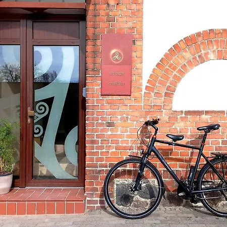 Triskele Haus - Oekologisches Gaestehaus Der Heilstaette Strelitz Hotel