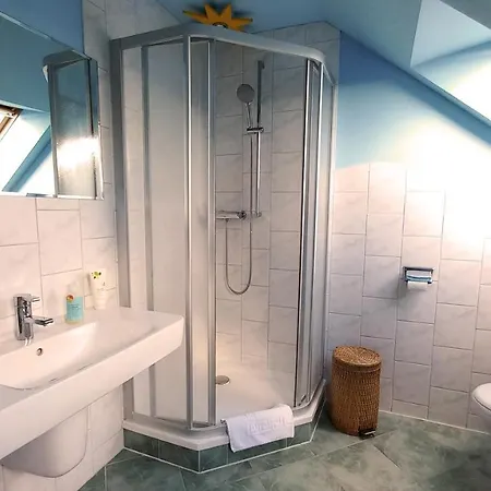 Hotel Triskele Haus - Oekologisches Gaestehaus Der Heilstaette Strelitz *