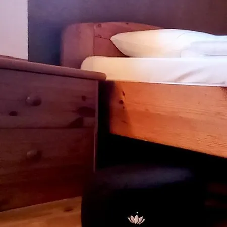 فندق Triskele Haus - Oekologisches Gaestehaus Der Heilstaette Strelitz نوستريليتز