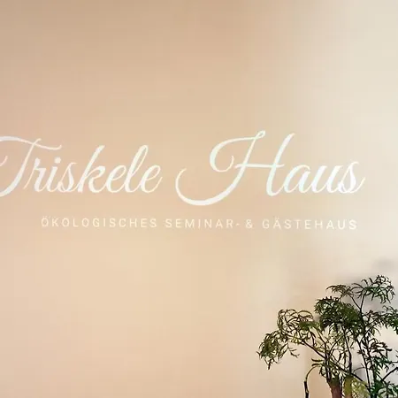 Hotel Triskele Haus - Oekologisches Gaestehaus Der Heilstaette Strelitz Neustrelitz