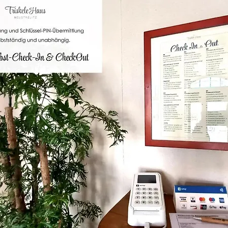 Triskele Haus - Oekologisches Gaestehaus Der Heilstaette Strelitz فندق *