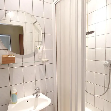 Triskele Haus - Oekologisches Gaestehaus Der Heilstaette Strelitz Hotel *