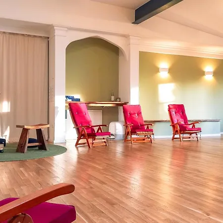 Hotel Triskele Haus - Oekologisches Gaestehaus Der Heilstaette Strelitz *