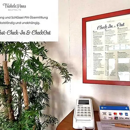 فندق Triskele Haus - Oekologisches Gaestehaus Der Heilstaette Strelitz *