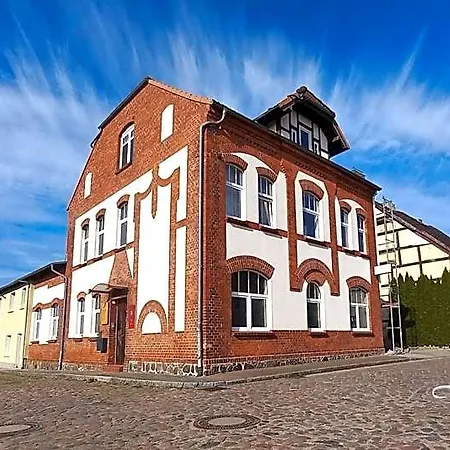 فندق Triskele Haus - Oekologisches Gaestehaus Der Heilstaette Strelitz *