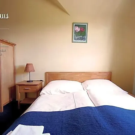 فندق Triskele Haus - Oekologisches Gaestehaus Der Heilstaette Strelitz