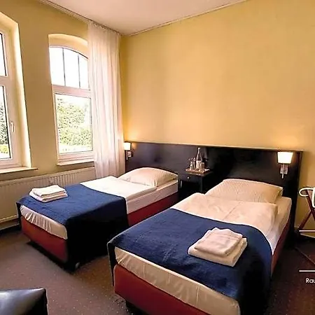 فندق Triskele Haus - Oekologisches Gaestehaus Der Heilstaette Strelitz نوستريليتز