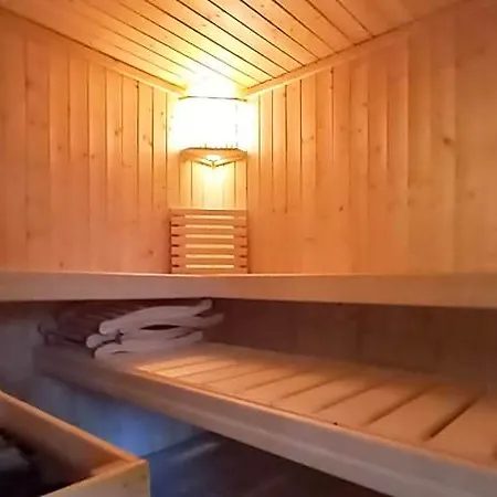 Triskele Haus - Oekologisches Gaestehaus Der Heilstaette Strelitz * نوستريليتز
