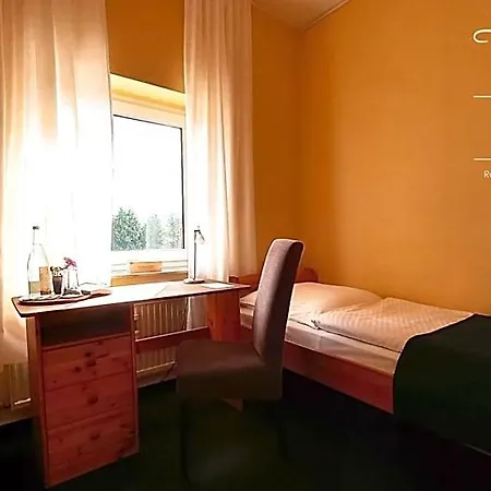 Triskele Haus - Oekologisches Gaestehaus Der Heilstaette Strelitz * نوستريليتز
